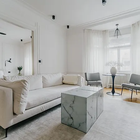 Cosmopolitan Hideaway