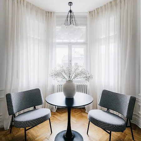 Cosmopolitan Hideaway *